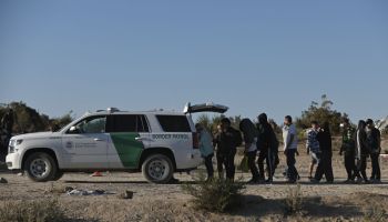 Migrants cross US-Mexico border in California desert