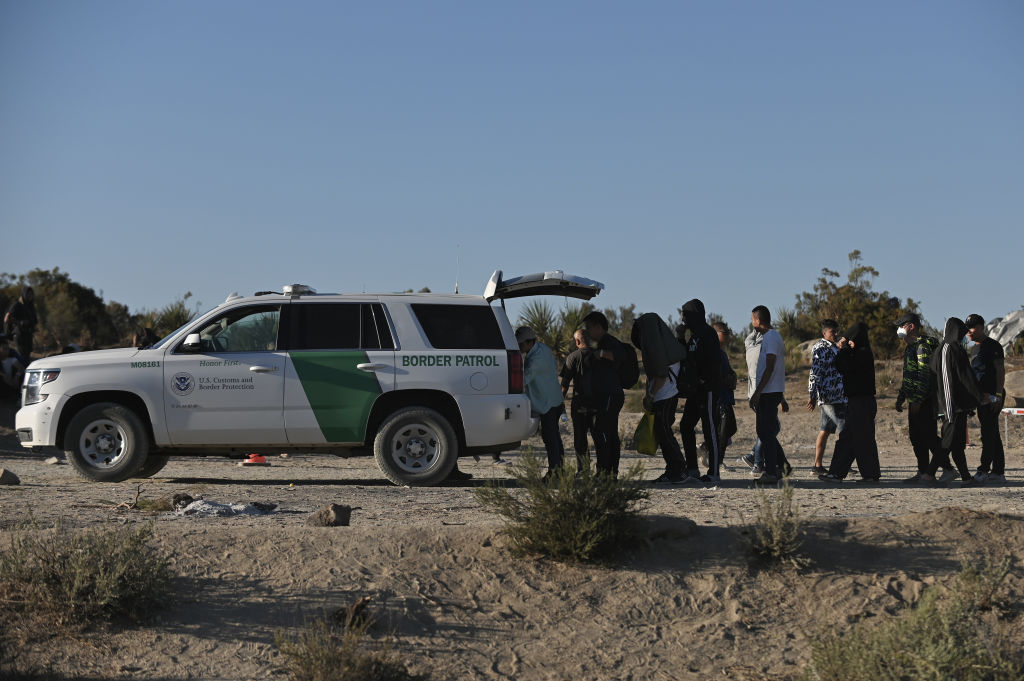 Migrants cross US-Mexico border in California desert
